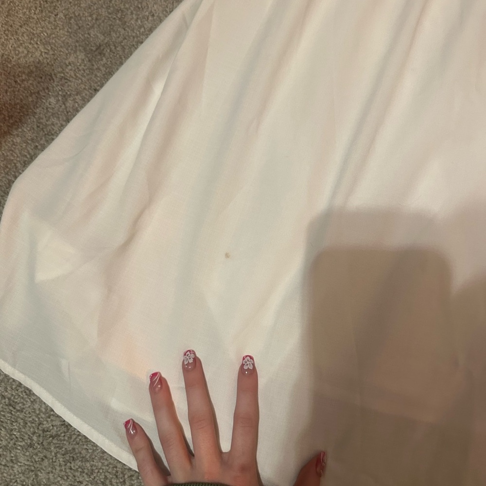 White dress - Picture 4 of 4